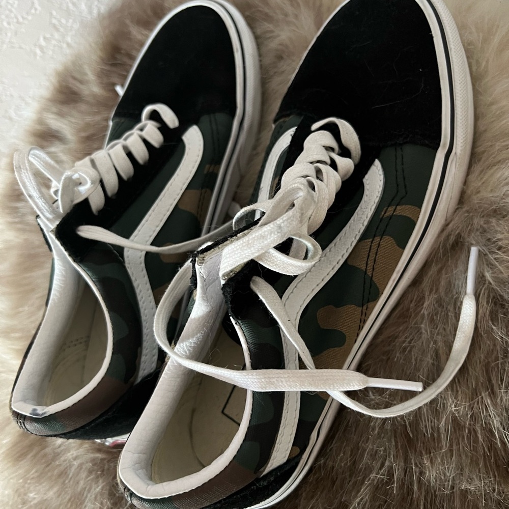 Camo vans 7.5 worn once 🖤